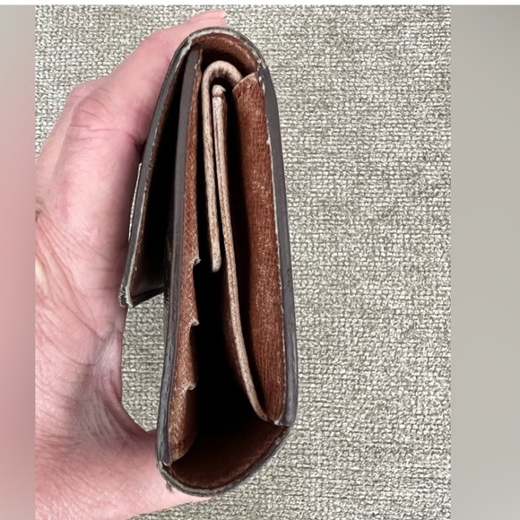 AUTHENTIC LV MONO SARAH WALLET - Picture 10 of 14